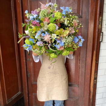 Clapham Flowers. Florist in Clapham. Flower Delivery Clapham. Local Florist Clapham.